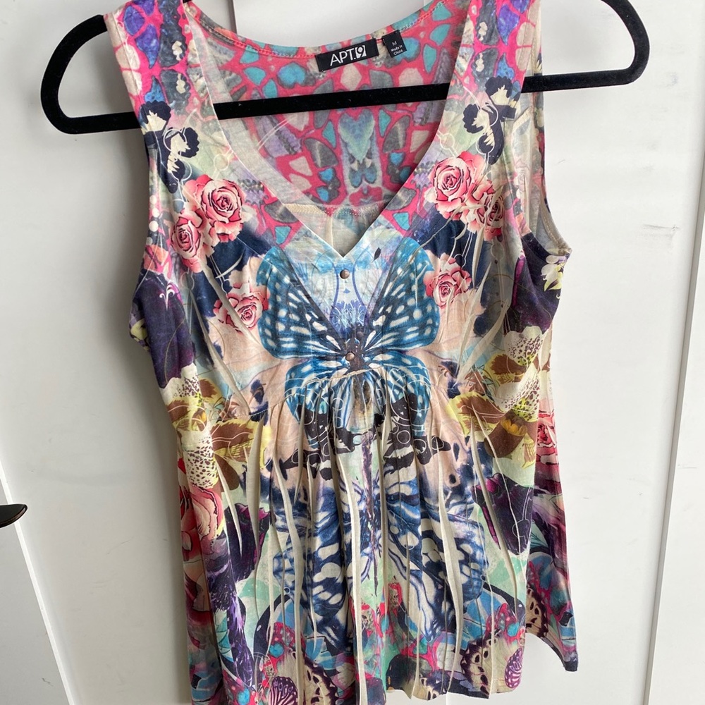 Butterfly printed vneck tank top apt 9 size medium